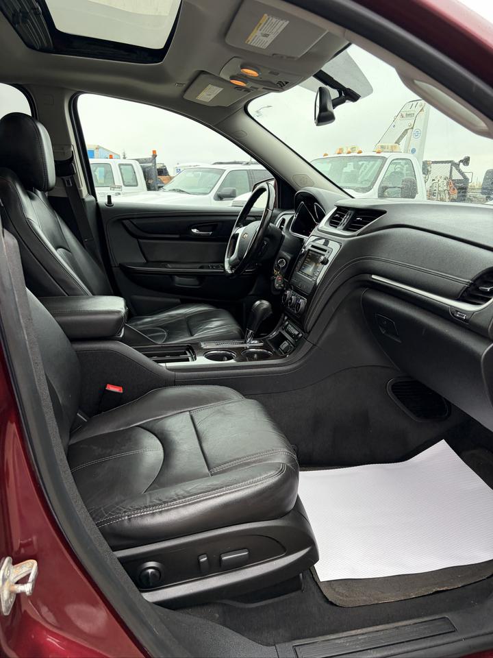 2017 Chevrolet Traverse LT - Photo #12
