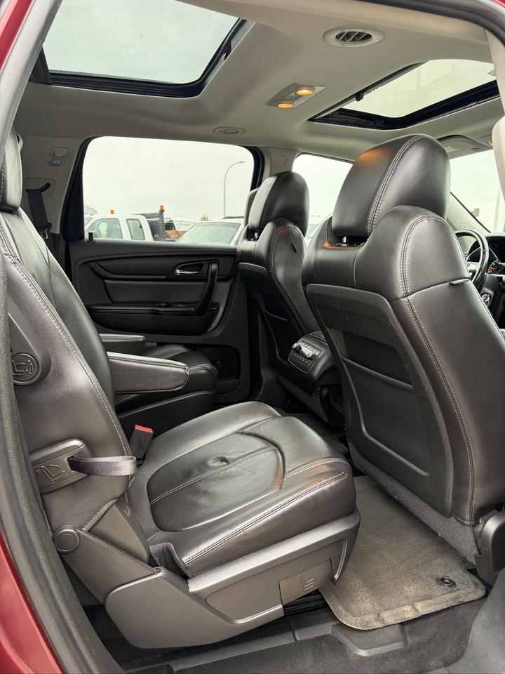 2017 Chevrolet Traverse LT Photo