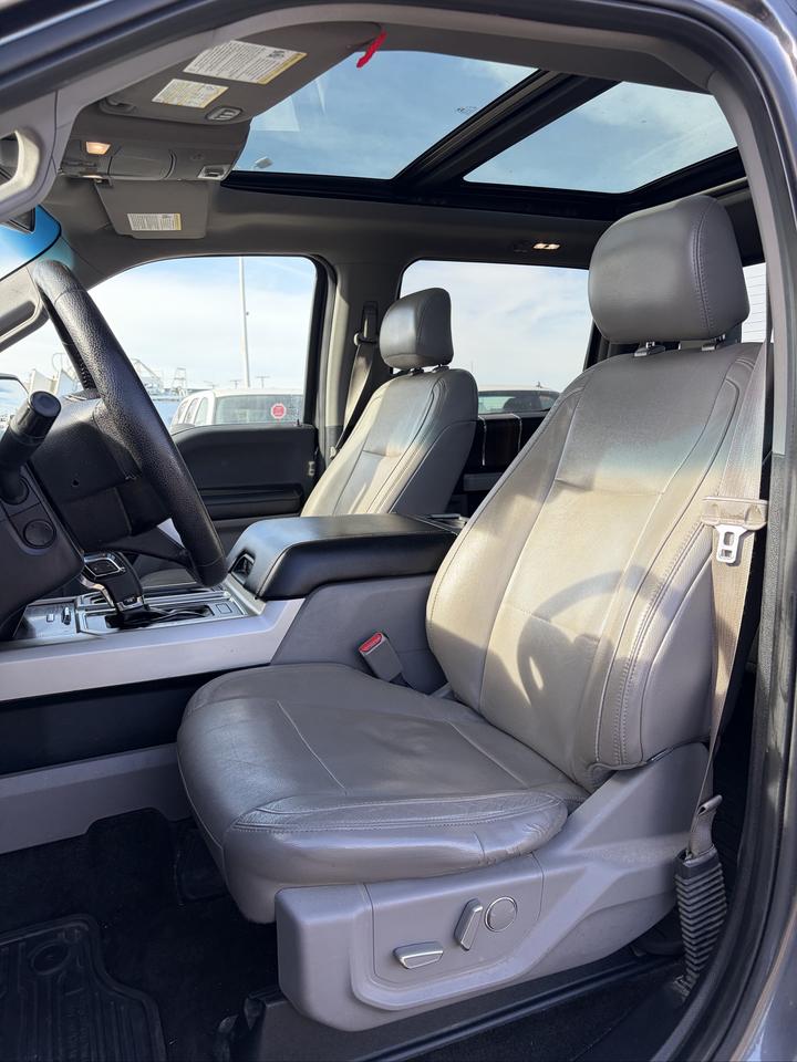 2015 Ford F-150 Lariat Photo