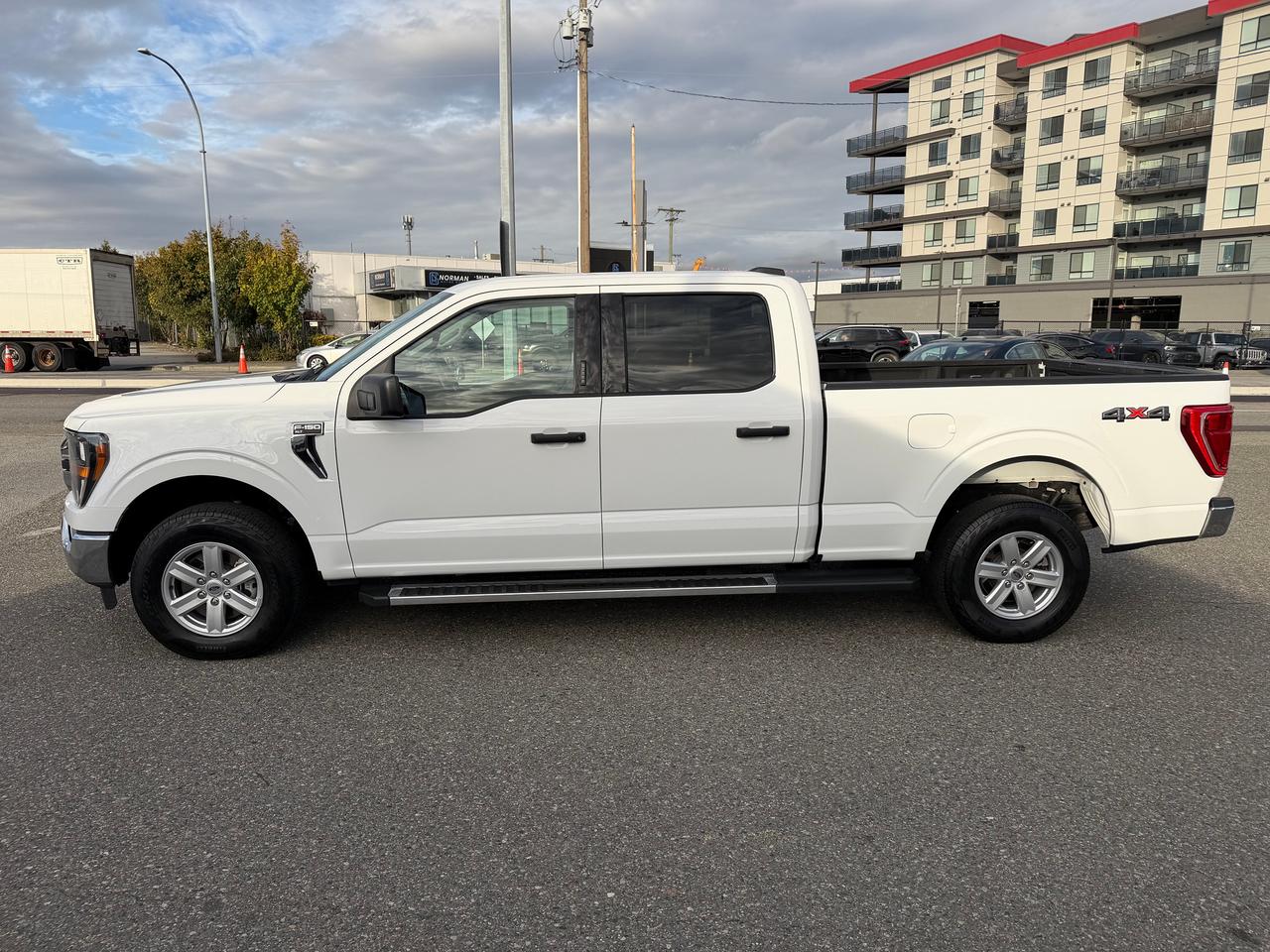 2023 Ford F-150 XLT Photo3