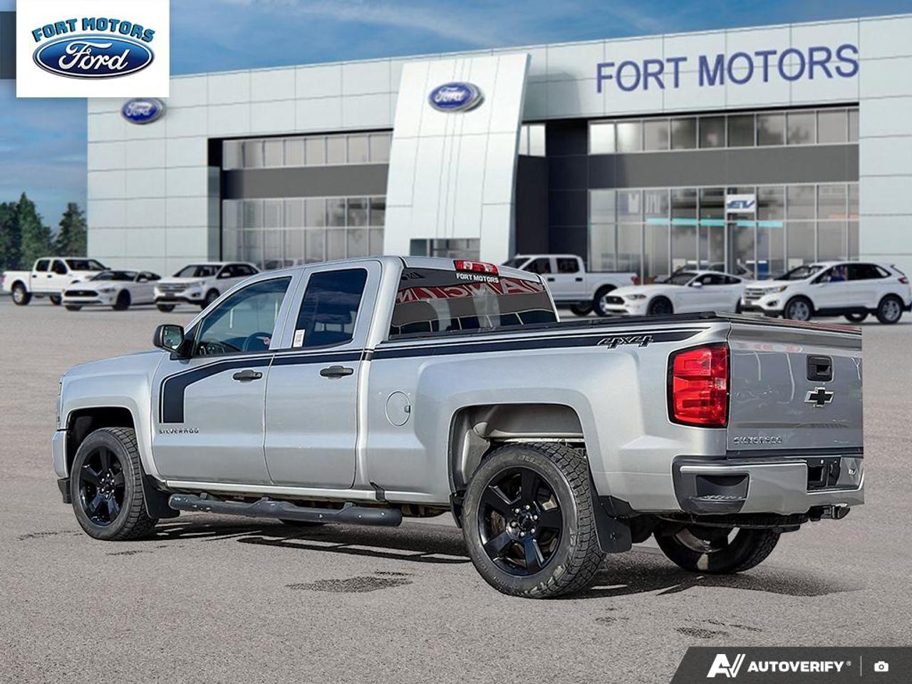 2017 Chevrolet Silverado 1500 Custom Photo3