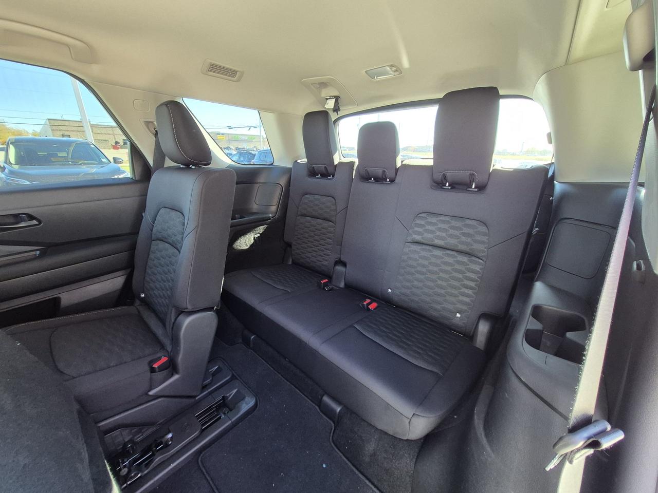 2024 Nissan Pathfinder S Photo