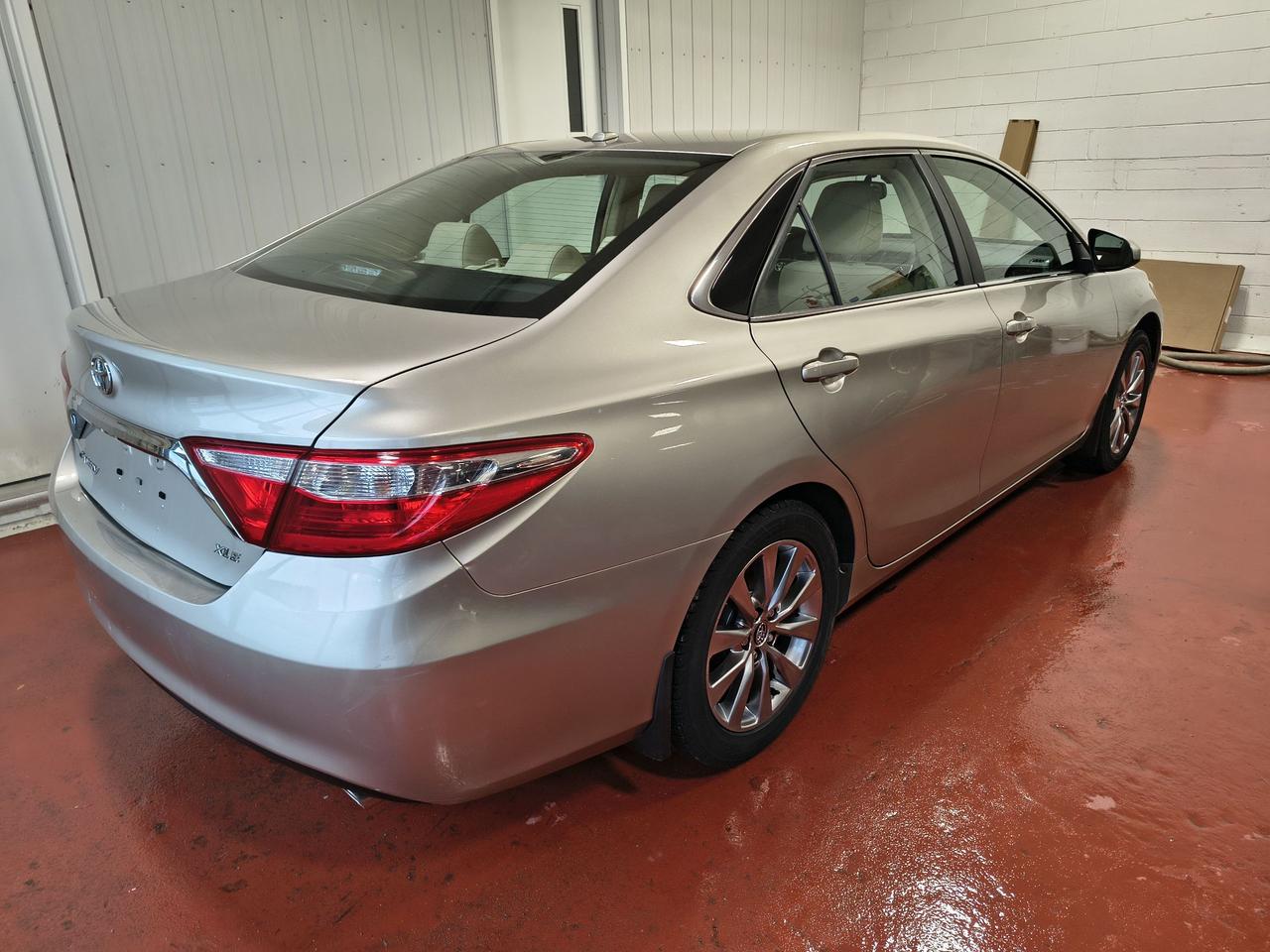 2017 Toyota Camry XLE Photo
