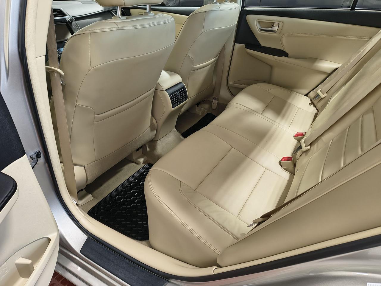 2017 Toyota Camry XLE Photo0