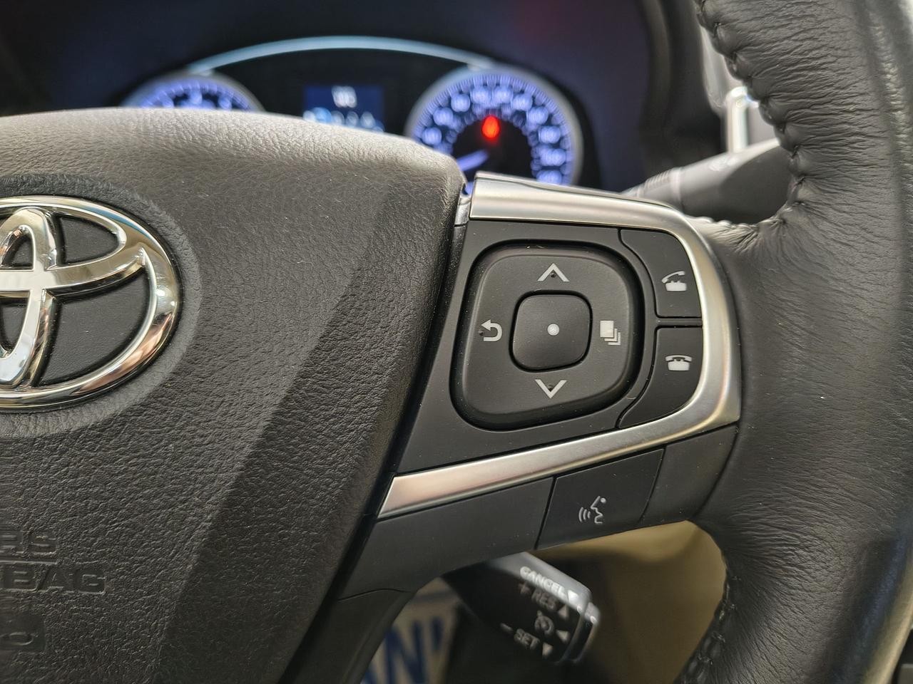 2017 Toyota Camry XLE Photo0