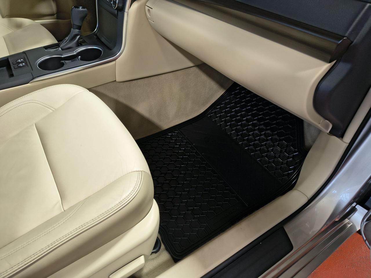 2017 Toyota Camry XLE Photo0