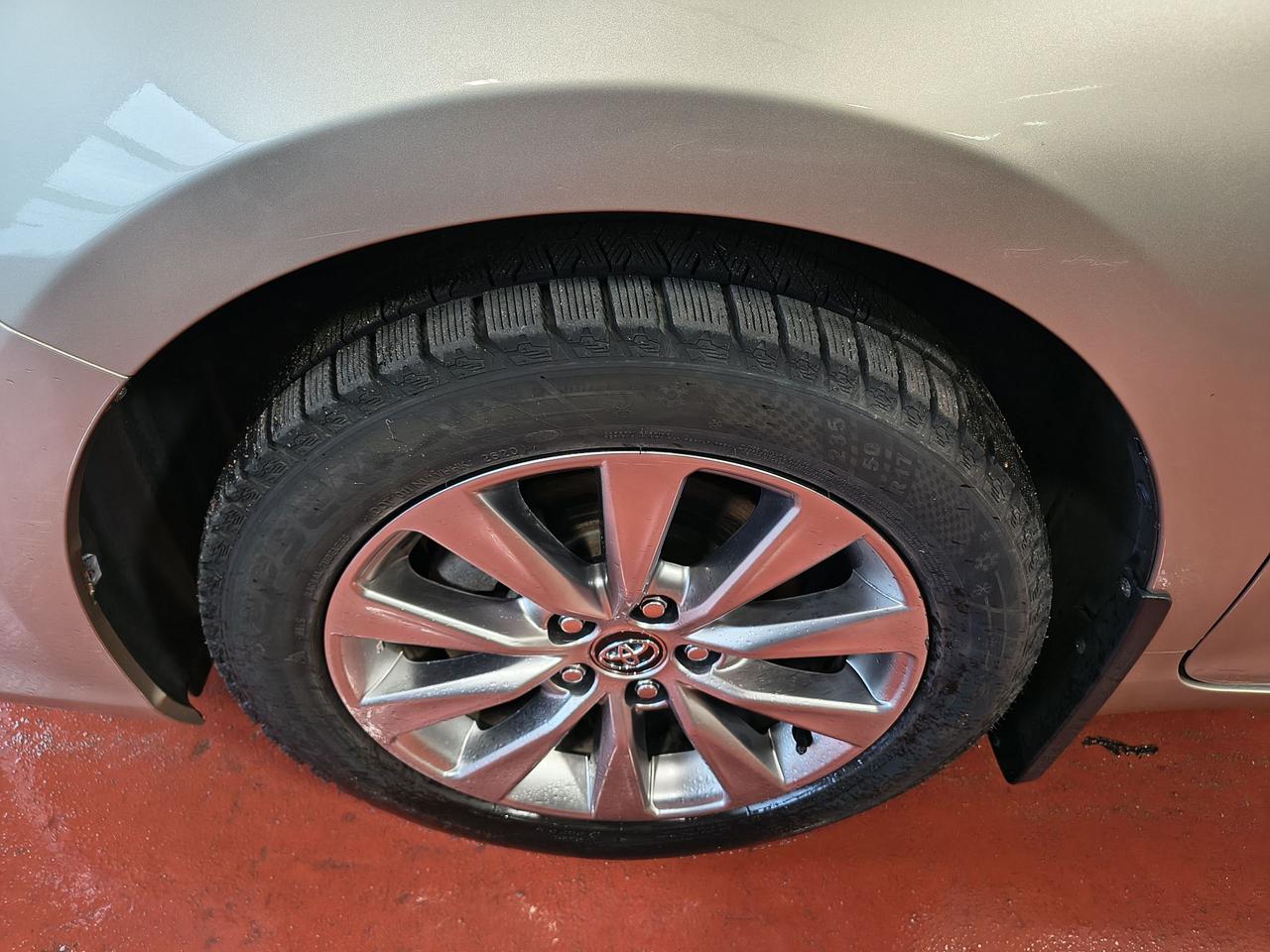 2017 Toyota Camry XLE Photo0