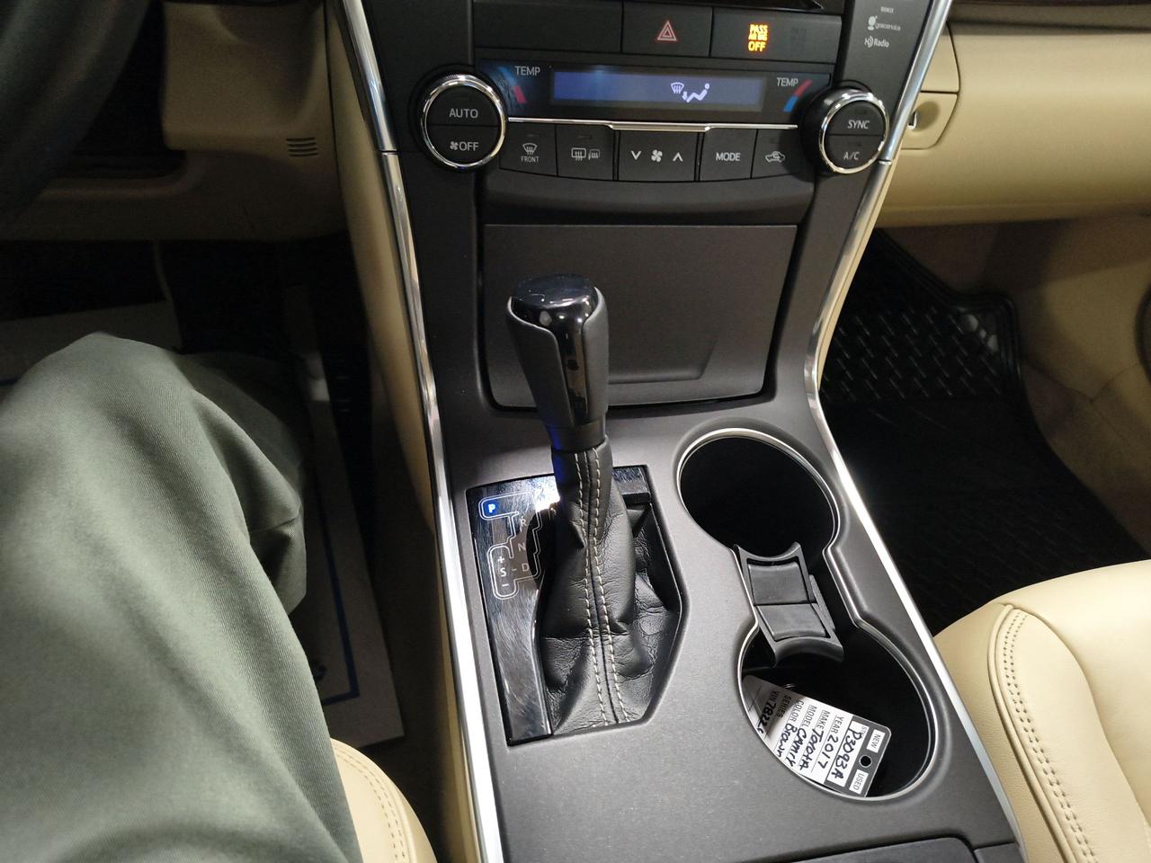2017 Toyota Camry XLE Photo0