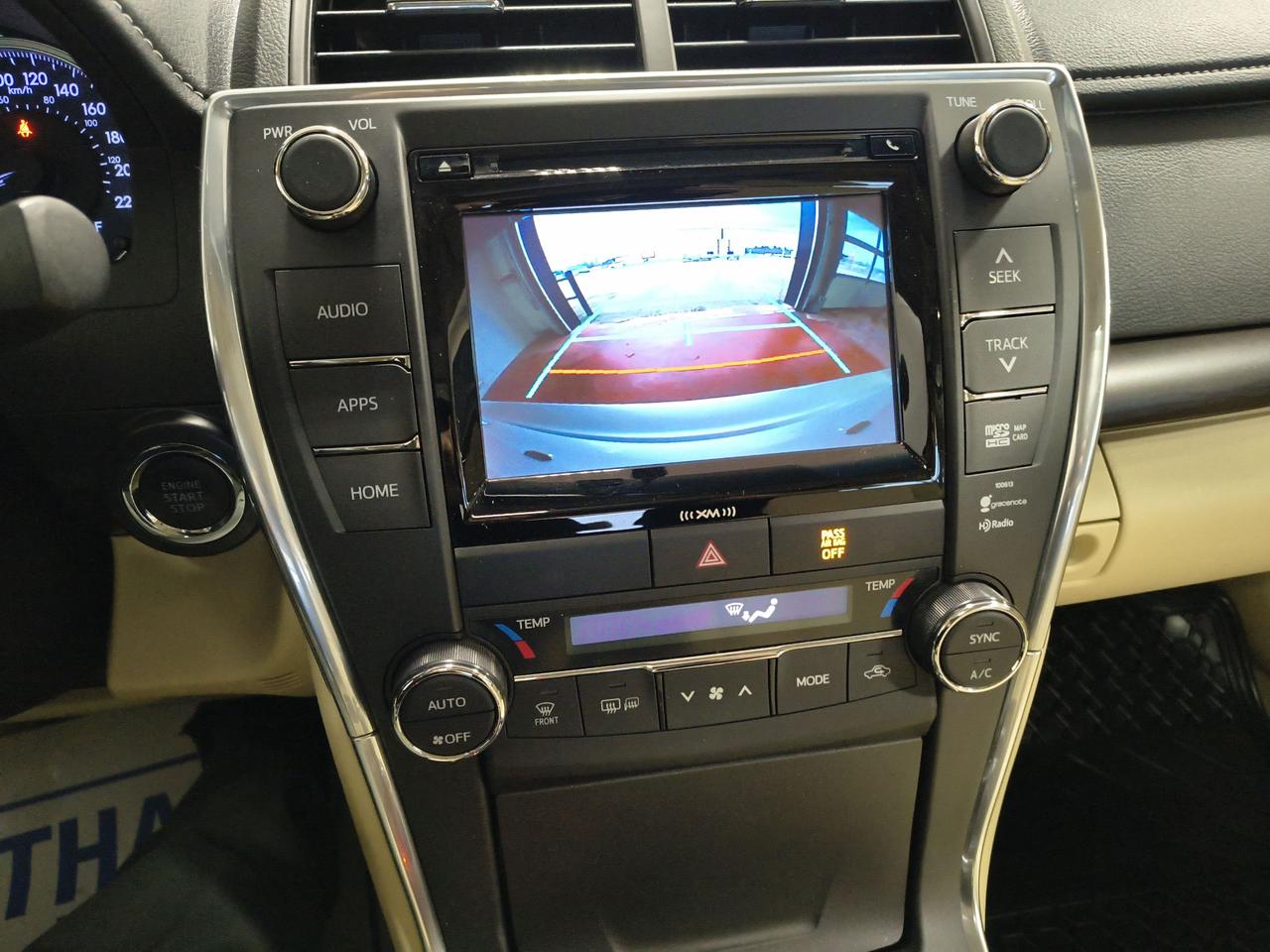 2017 Toyota Camry XLE Photo0