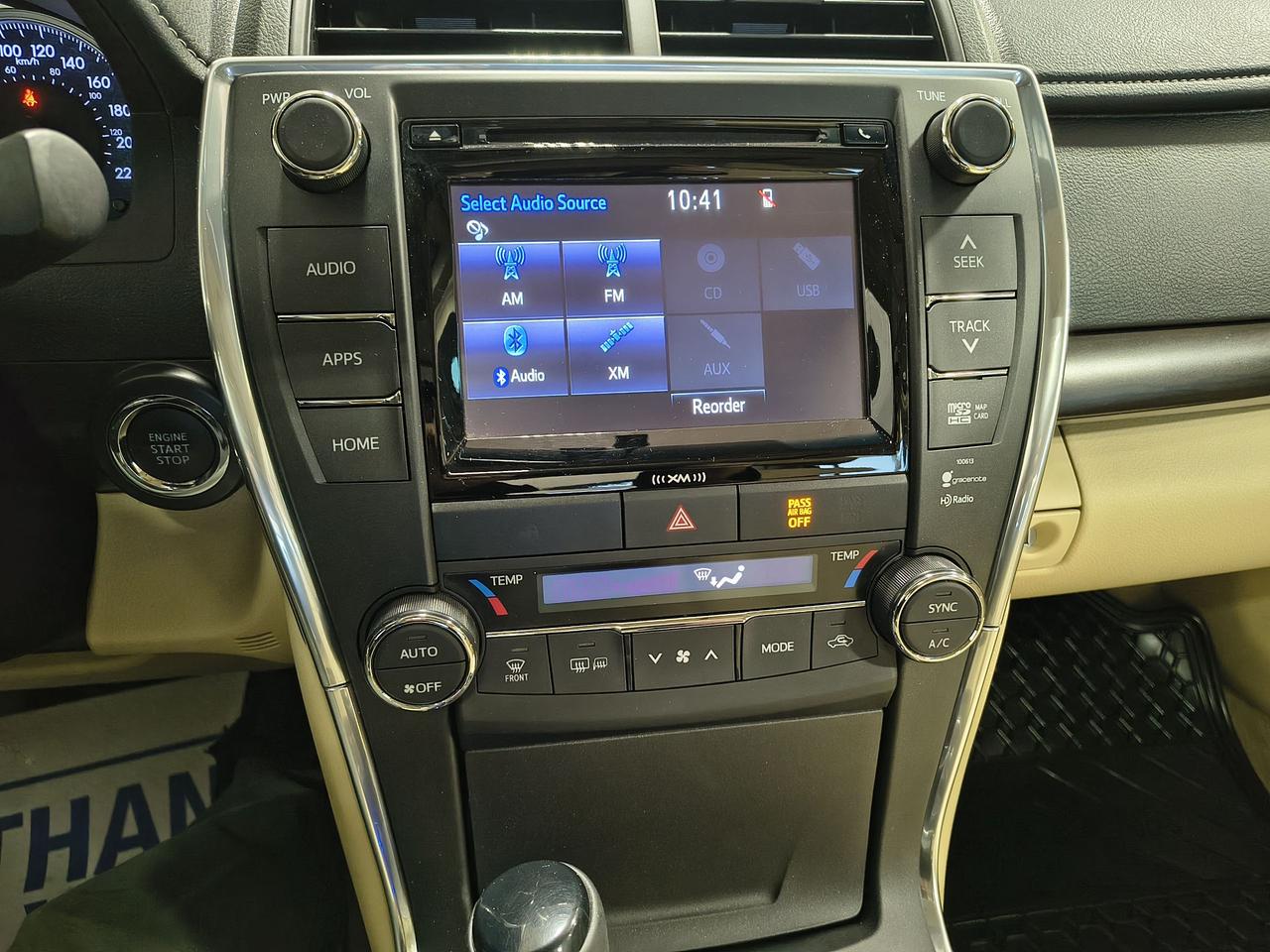 2017 Toyota Camry XLE Photo0