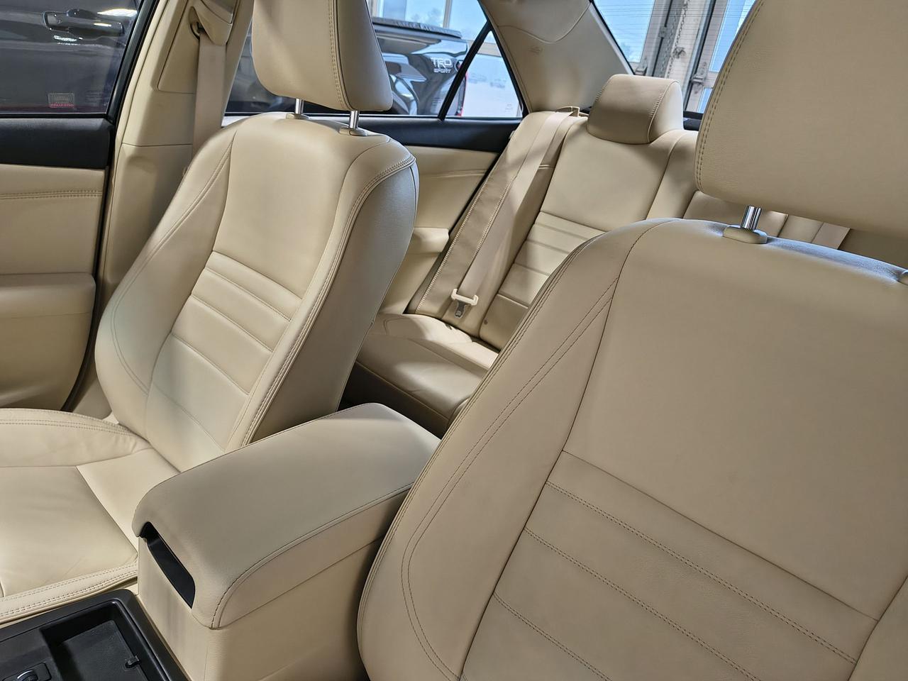 2017 Toyota Camry XLE Photo0
