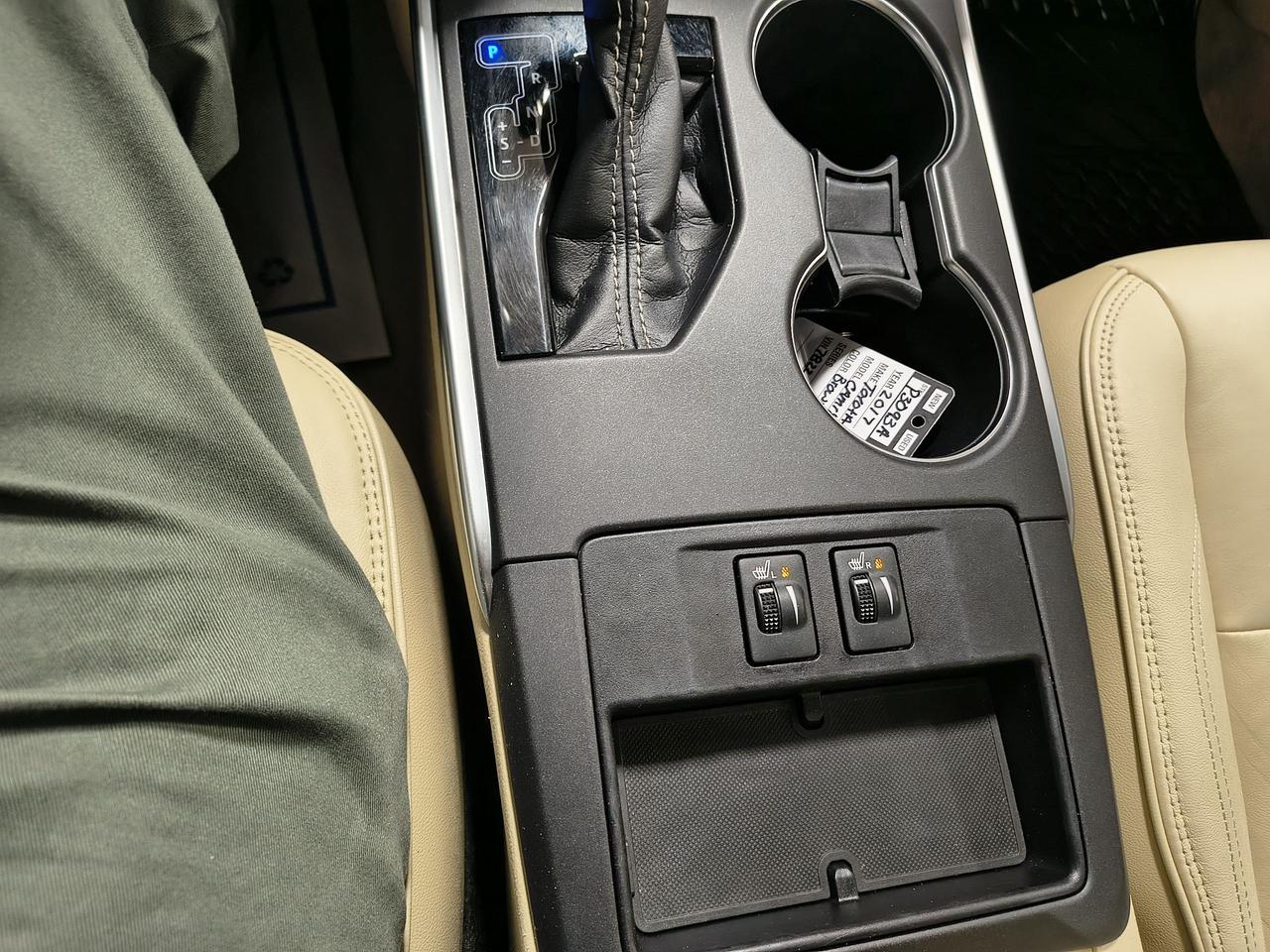 2017 Toyota Camry XLE Photo0