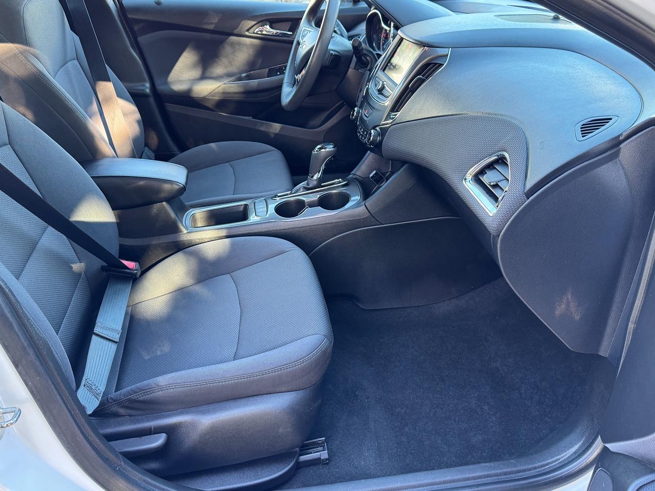 2019 Chevrolet Cruze LT+ONE OWNER+CLEAN CARFAX *LOW KMS* Photo