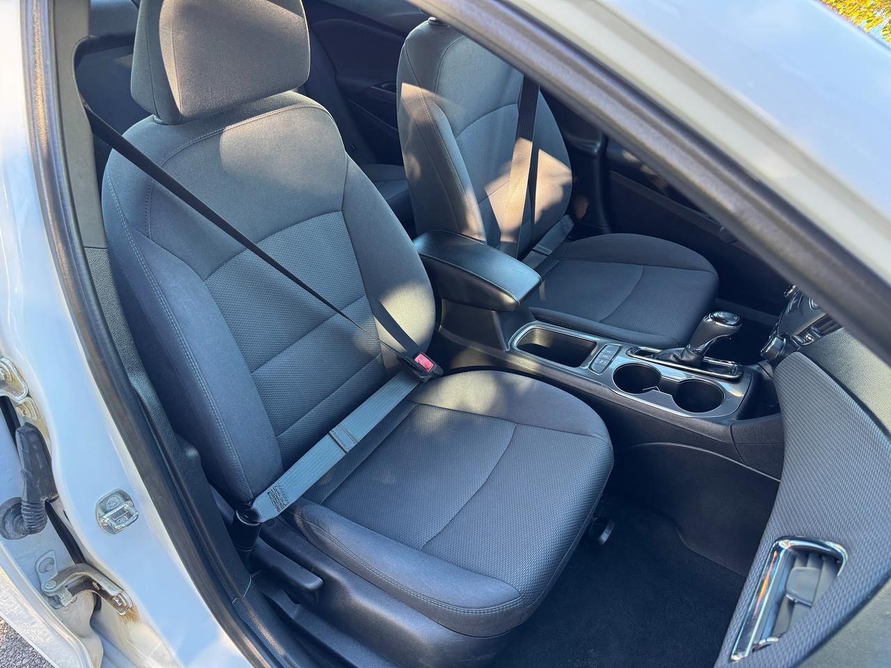 2019 Chevrolet Cruze LT+ONE OWNER+CLEAN CARFAX *LOW KMS* Photo
