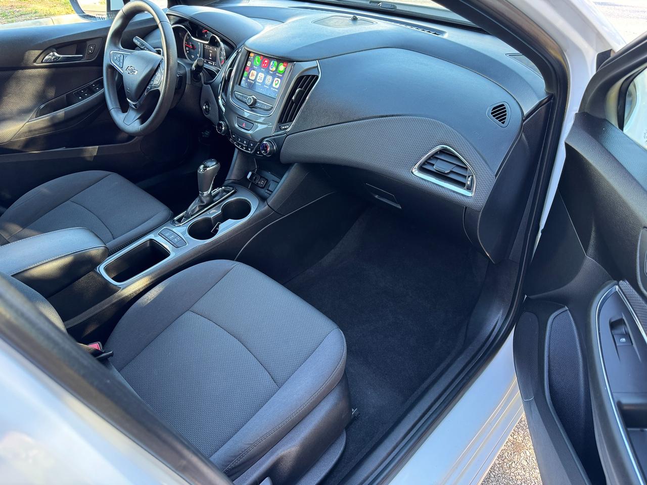 2019 Chevrolet Cruze LT+ONE OWNER+CLEAN CARFAX *LOW KMS* Photo