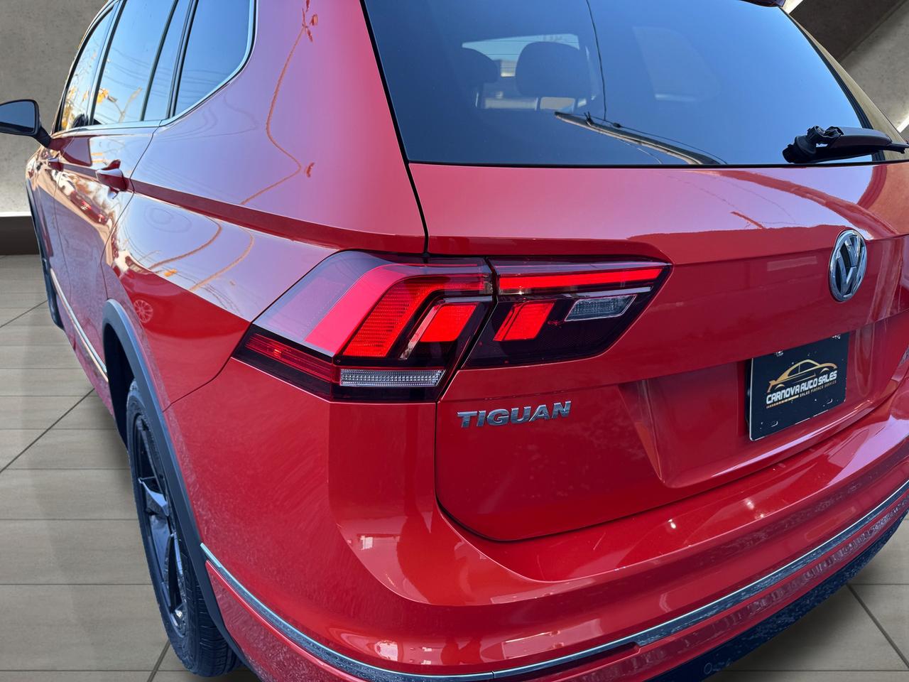 2018 Volkswagen Tiguan Highline R-LINE 4MOTION+CLEAN CARFAX Photo
