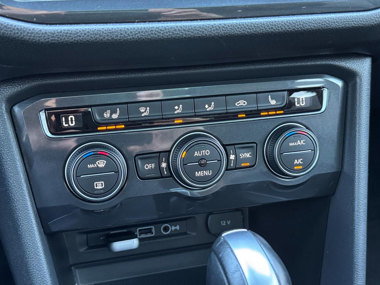 2018 Volkswagen Tiguan Highline R-LINE 4MOTION+CLEAN CARFAX Photo