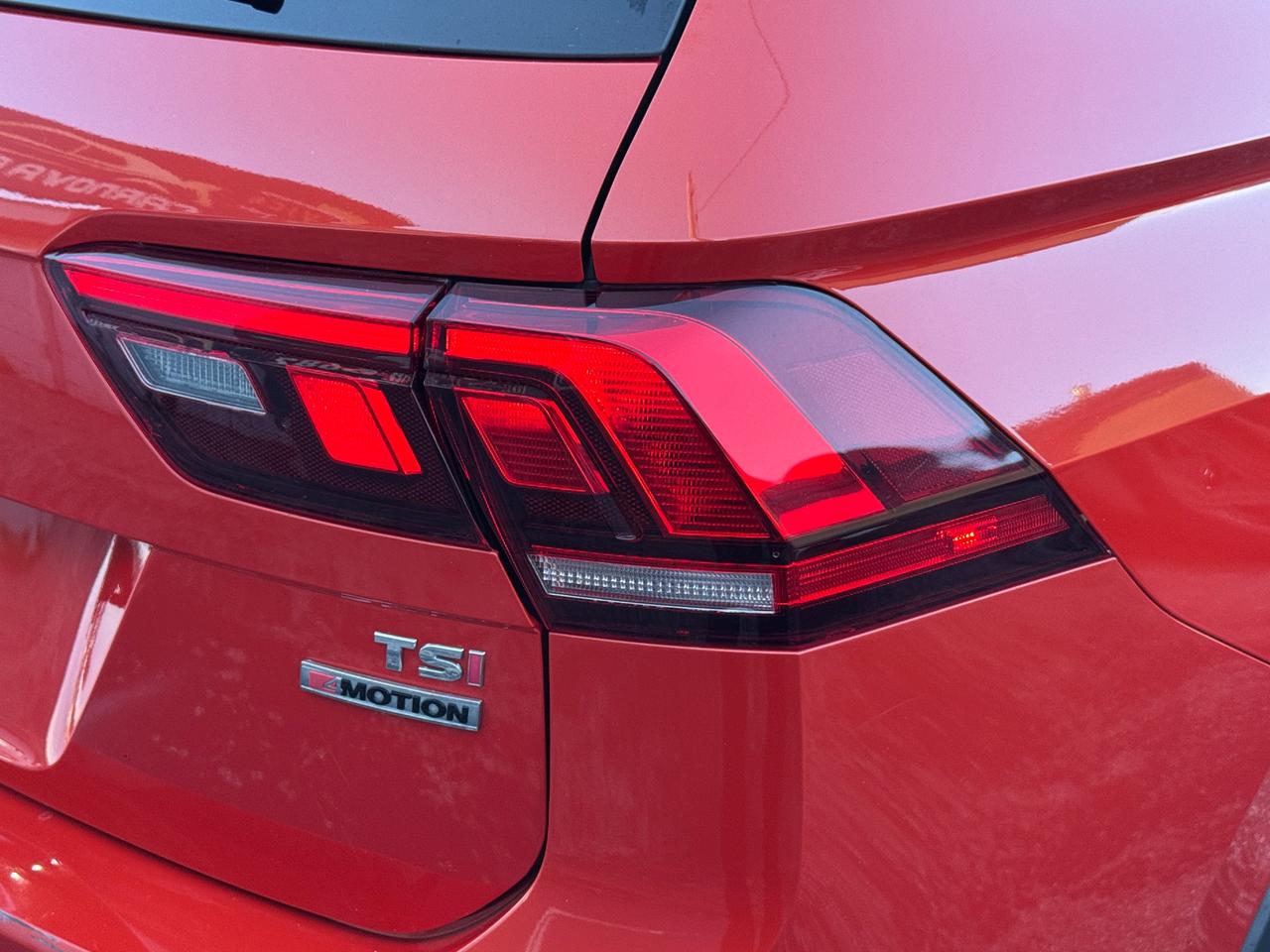 2018 Volkswagen Tiguan Highline R-LINE 4MOTION+CLEAN CARFAX Photo