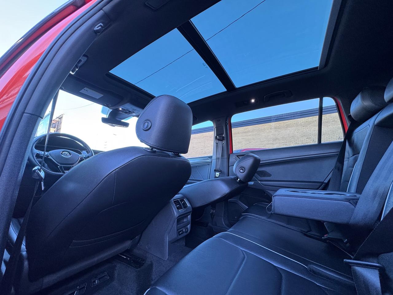 2018 Volkswagen Tiguan Highline R-LINE 4MOTION+CLEAN CARFAX Photo