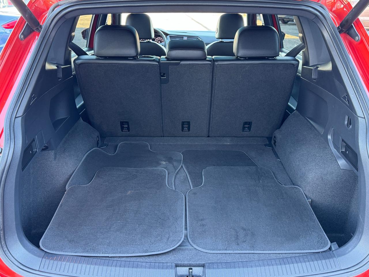 2018 Volkswagen Tiguan Highline R-LINE 4MOTION+CLEAN CARFAX Photo