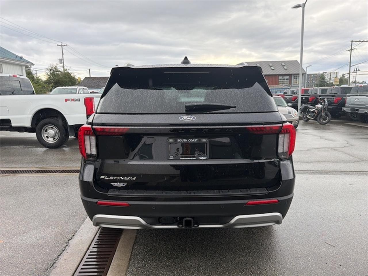 2027 Ford Explorer Platinum  - Leather Package Photo3