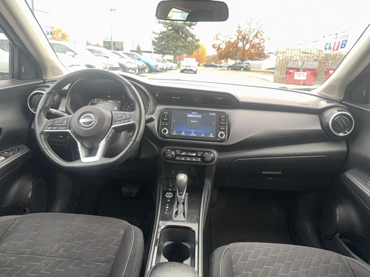 2025 Nissan Kicks Play SV