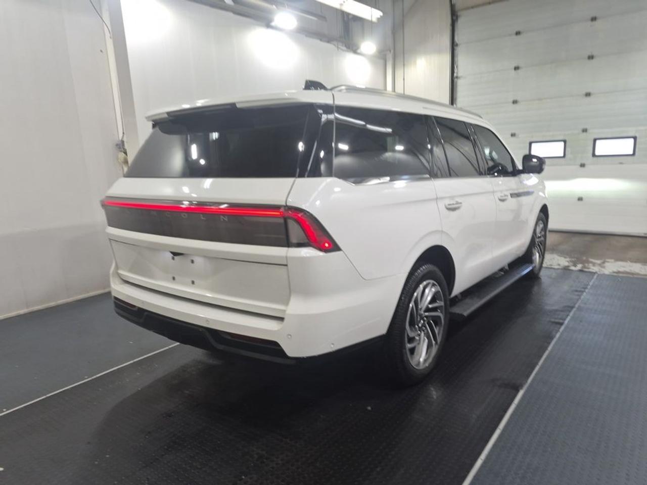 2025 Lincoln Navigator Reserve Photo2