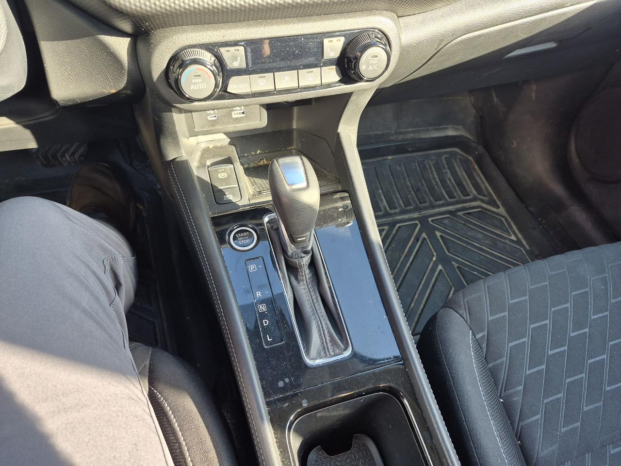 2021 Nissan Kicks SV Photo