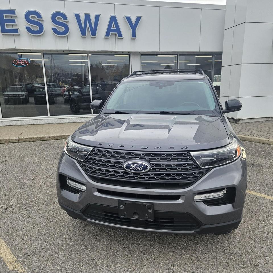 2022 Ford Explorer XLT Photo2