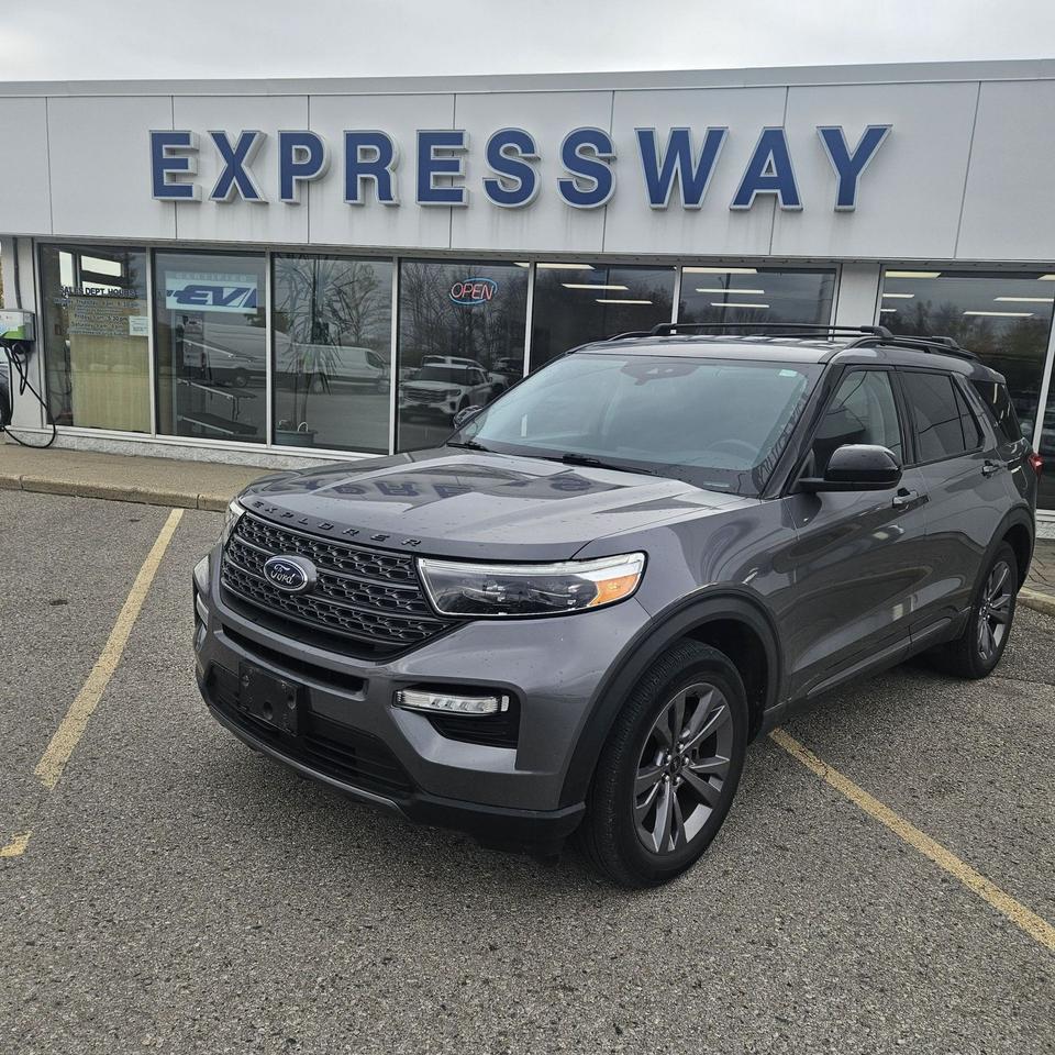 2022 Ford Explorer XLT Photo1