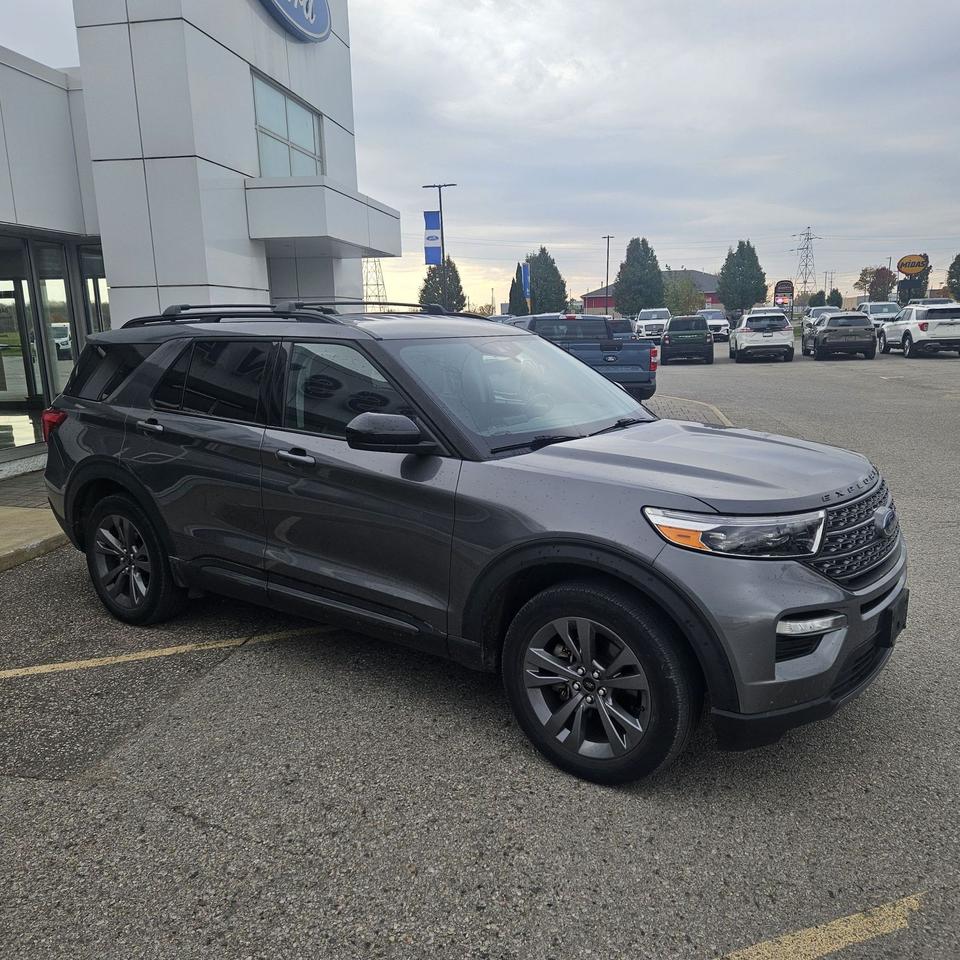 2022 Ford Explorer XLT Photo3