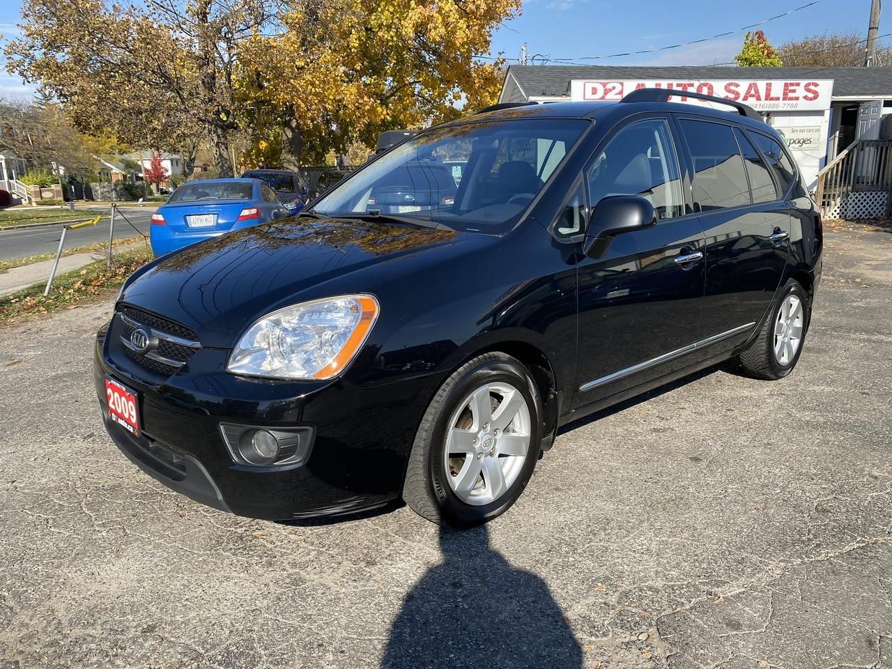 2009 Kia Rondo 1 Owner/Automatic/7 Passenger/Bluetooth - Photo #1