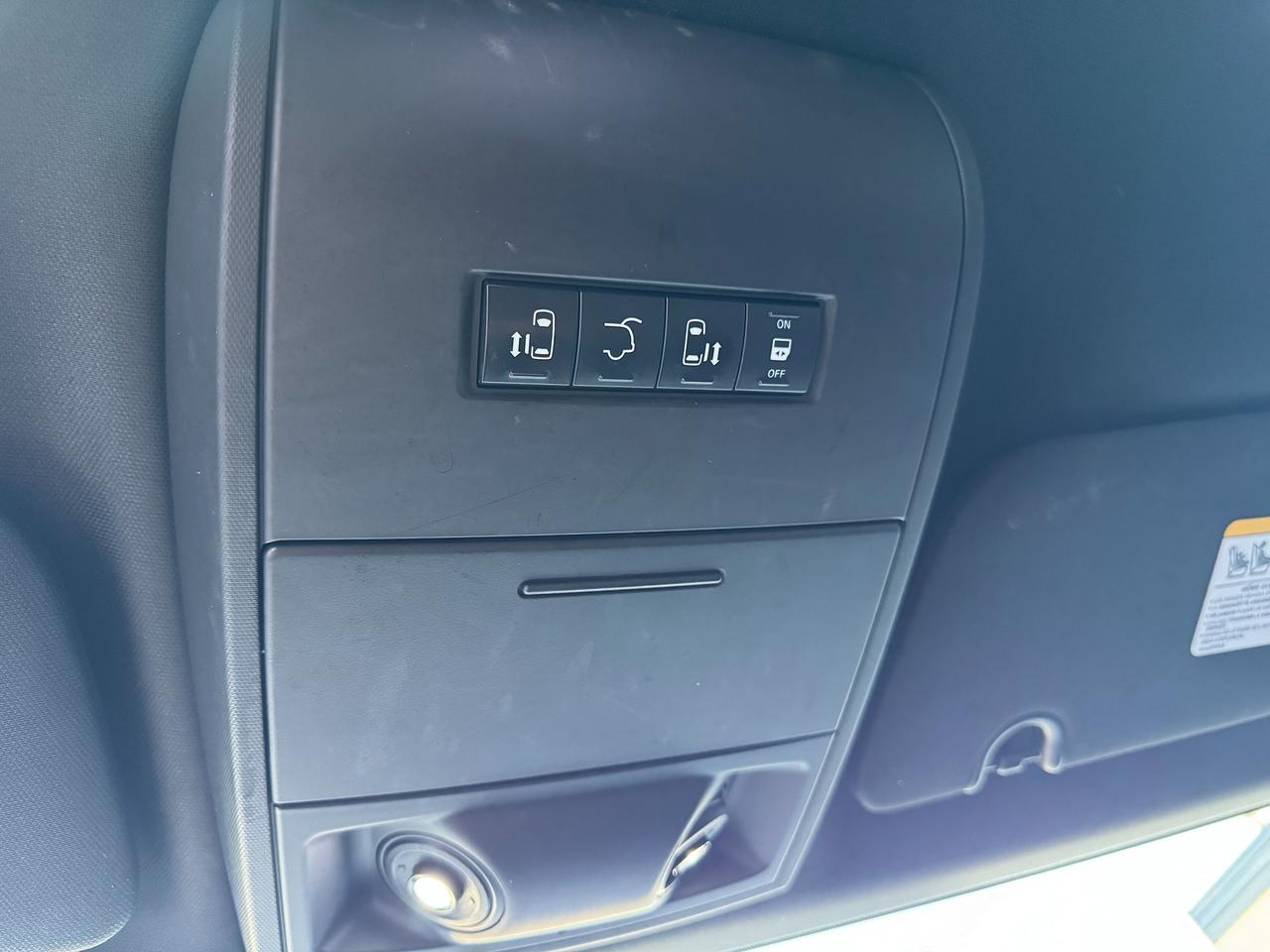 2017 Dodge Grand Caravan GT+StowNGo+DVD+Leather+CLEAN CARFAX Photo3