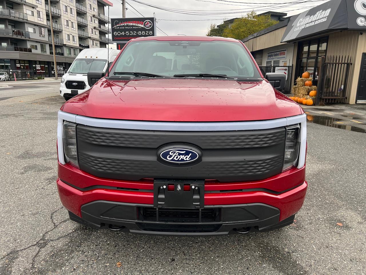 2025 Ford F-150 Lightning XLT Photo5