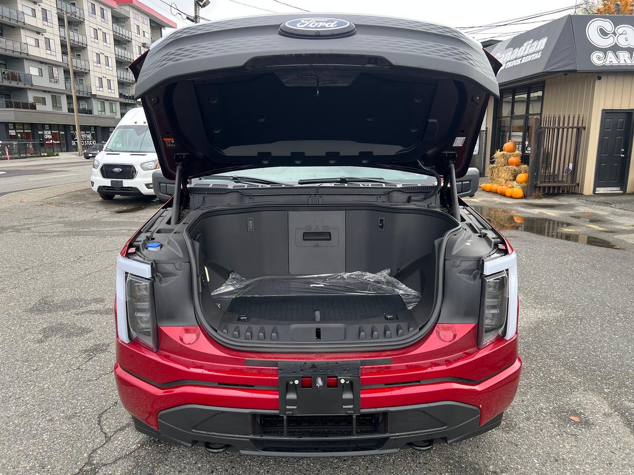 2025 Ford F-150 Lightning XLT Photo