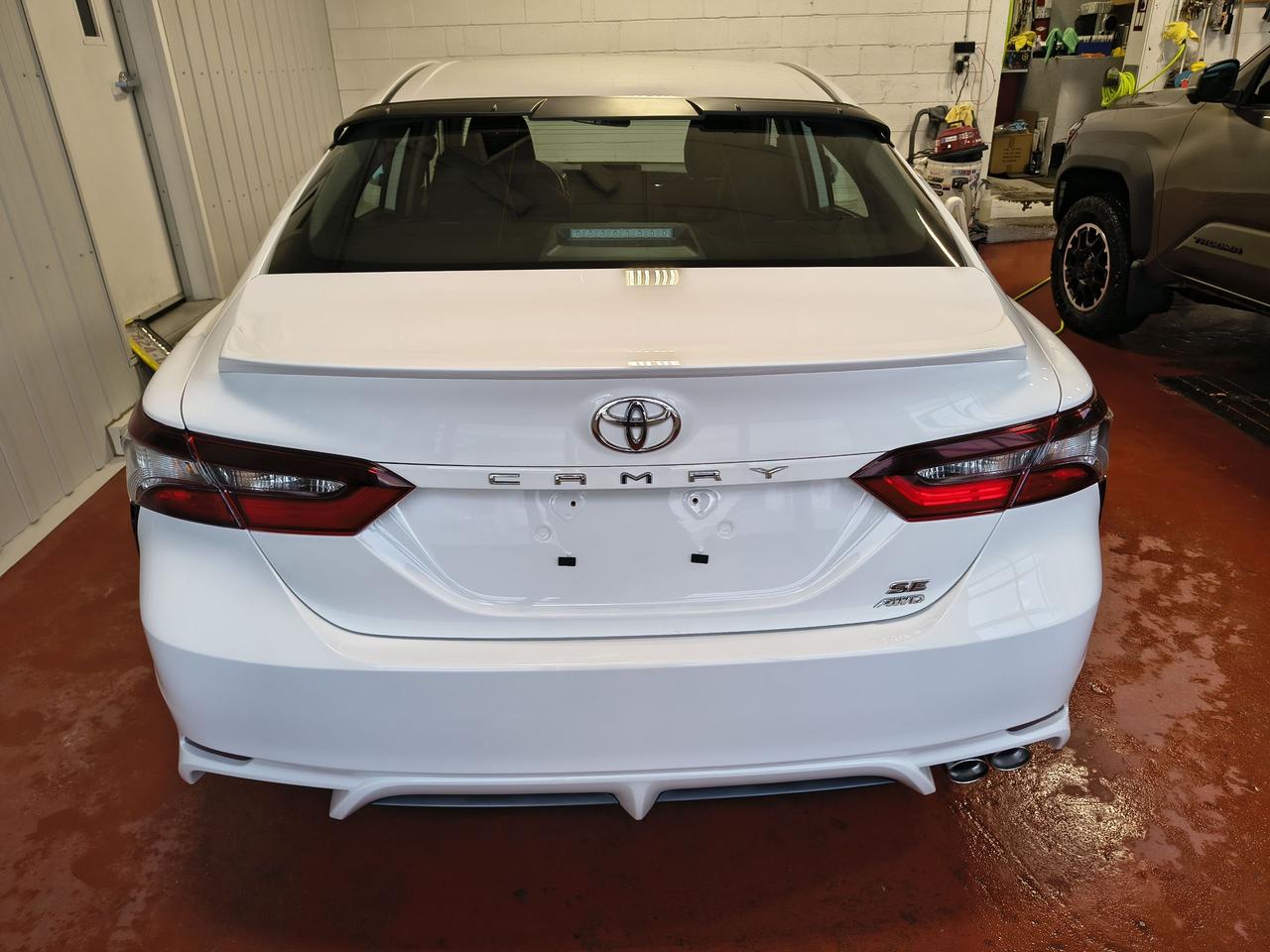 2023 Toyota Camry SE Photo0