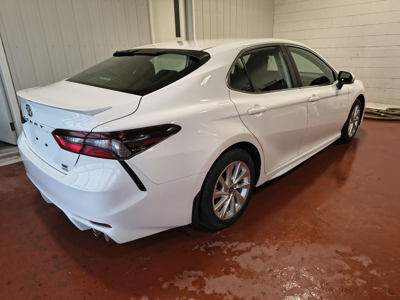 2023 Toyota Camry SE Photo0