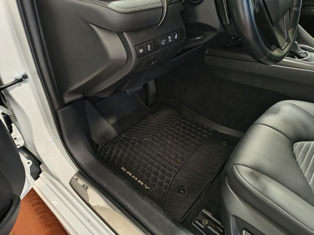 2023 Toyota Camry SE Photo0