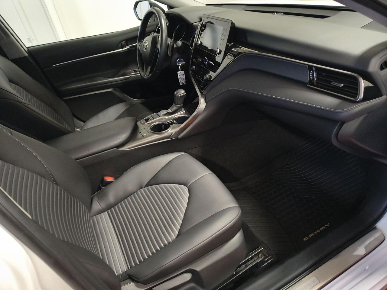 2023 Toyota Camry SE Photo