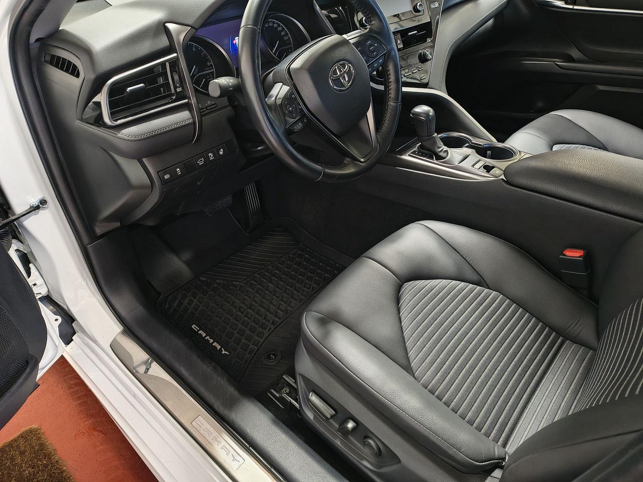 2023 Toyota Camry SE Photo0