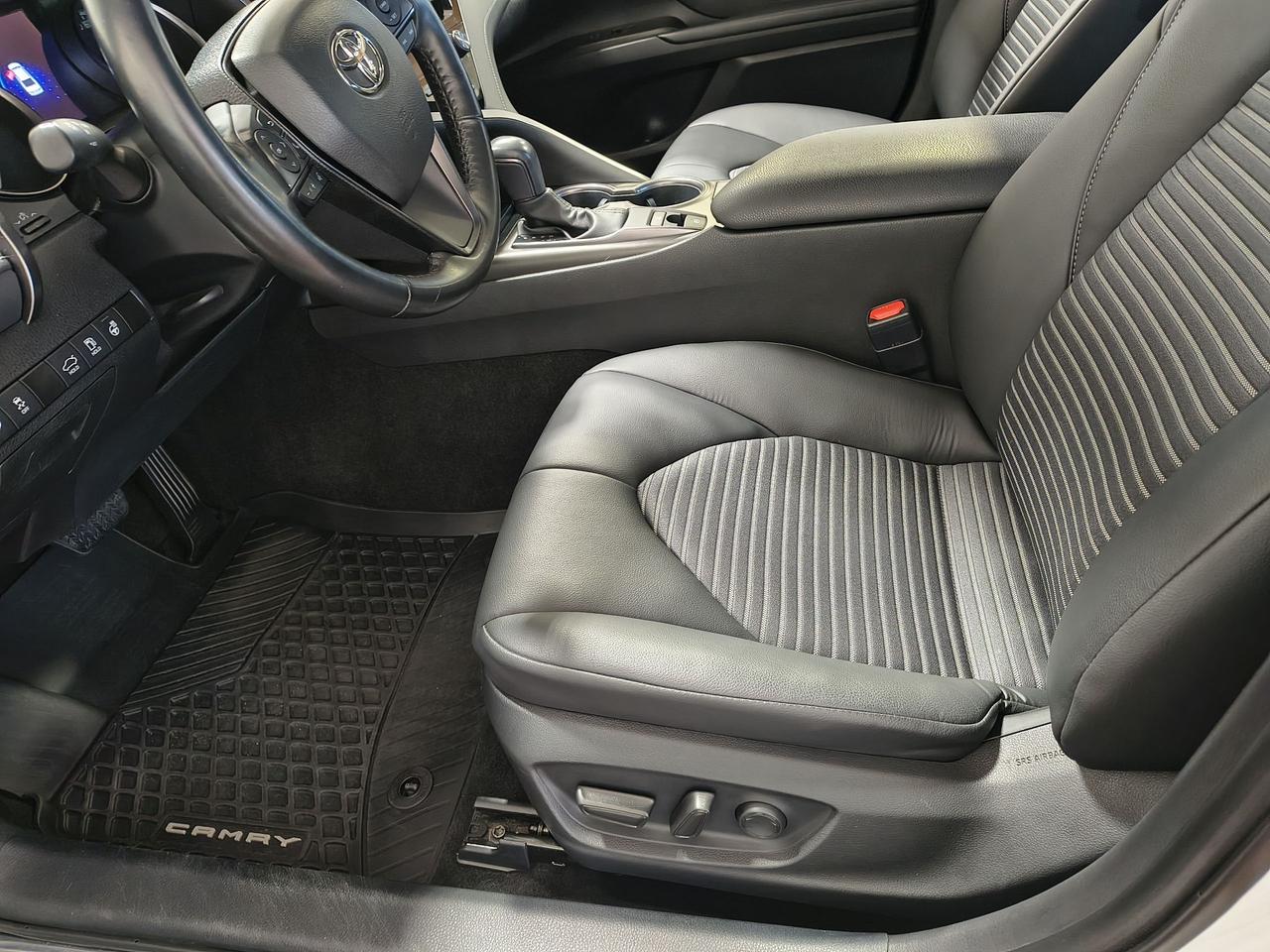 2023 Toyota Camry SE Photo0