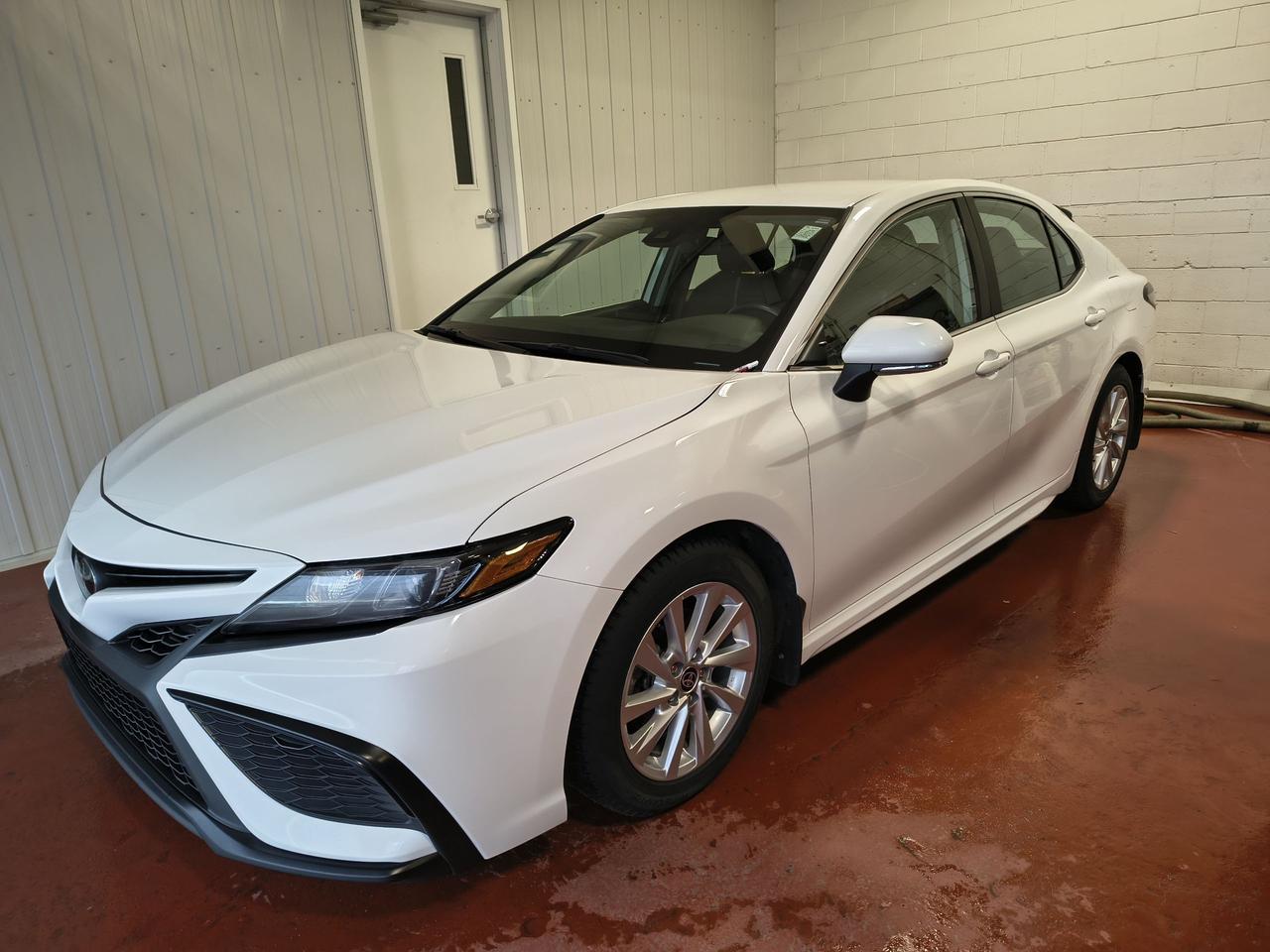 2023 Toyota Camry SE Photo0