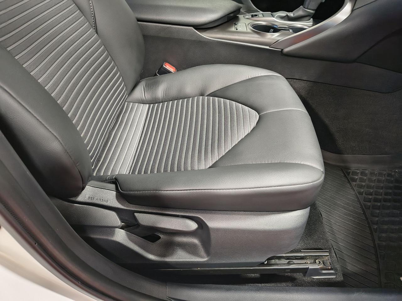 2023 Toyota Camry SE Photo0