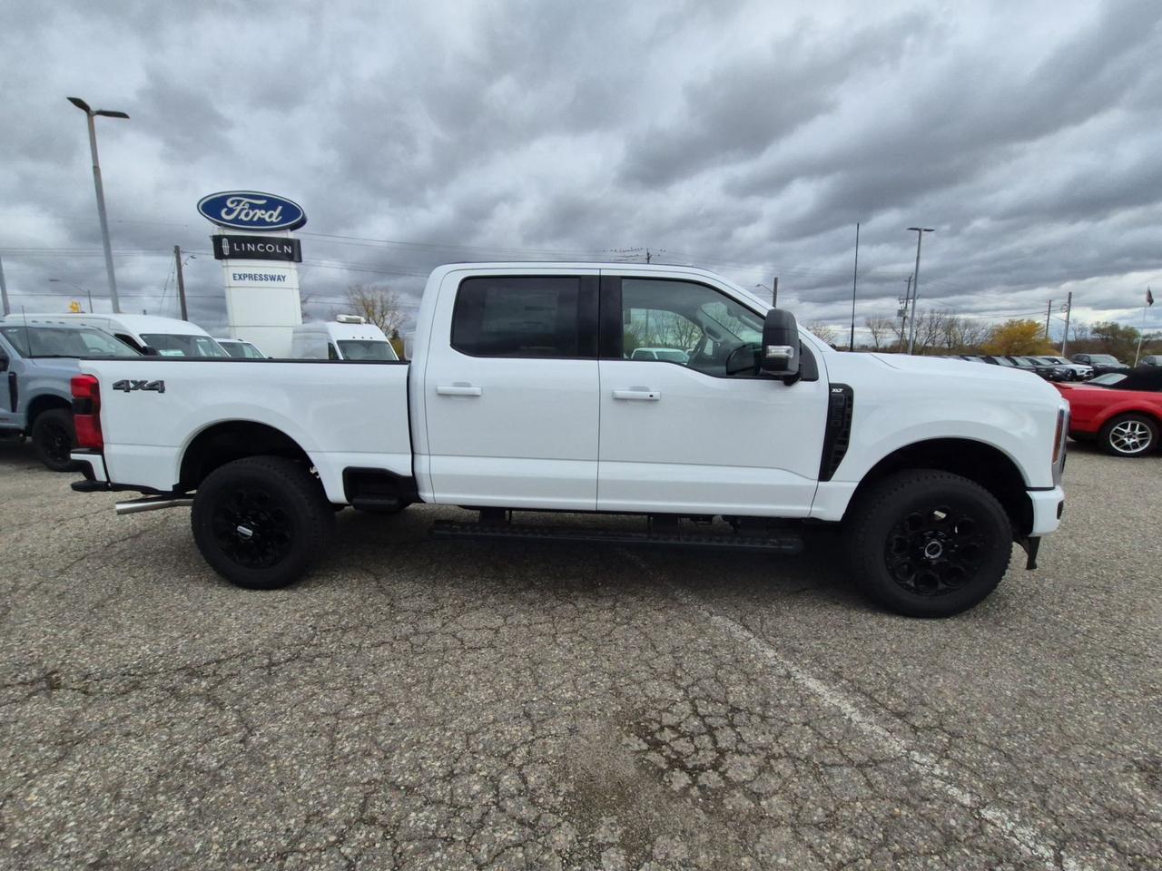 2027 Ford F-250 Super Duty SRW XLT 4WD CREW CAB 6.75' BOX Photo3