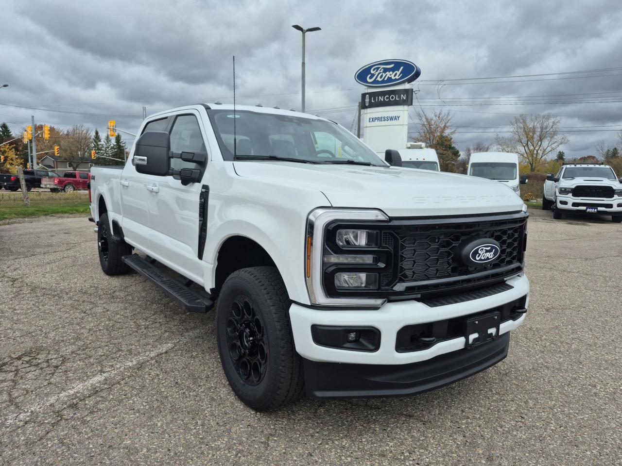 2027 Ford F-250 Super Duty SRW XLT 4WD CREW CAB 6.75' BOX Photo2
