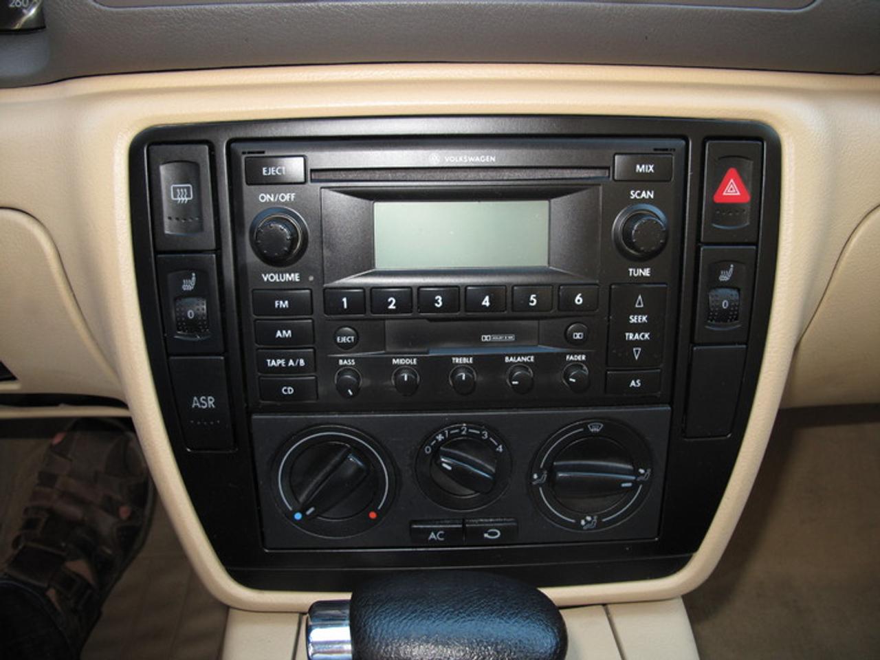 2005 Volkswagen Passat GLS WAGON - Photo #6
