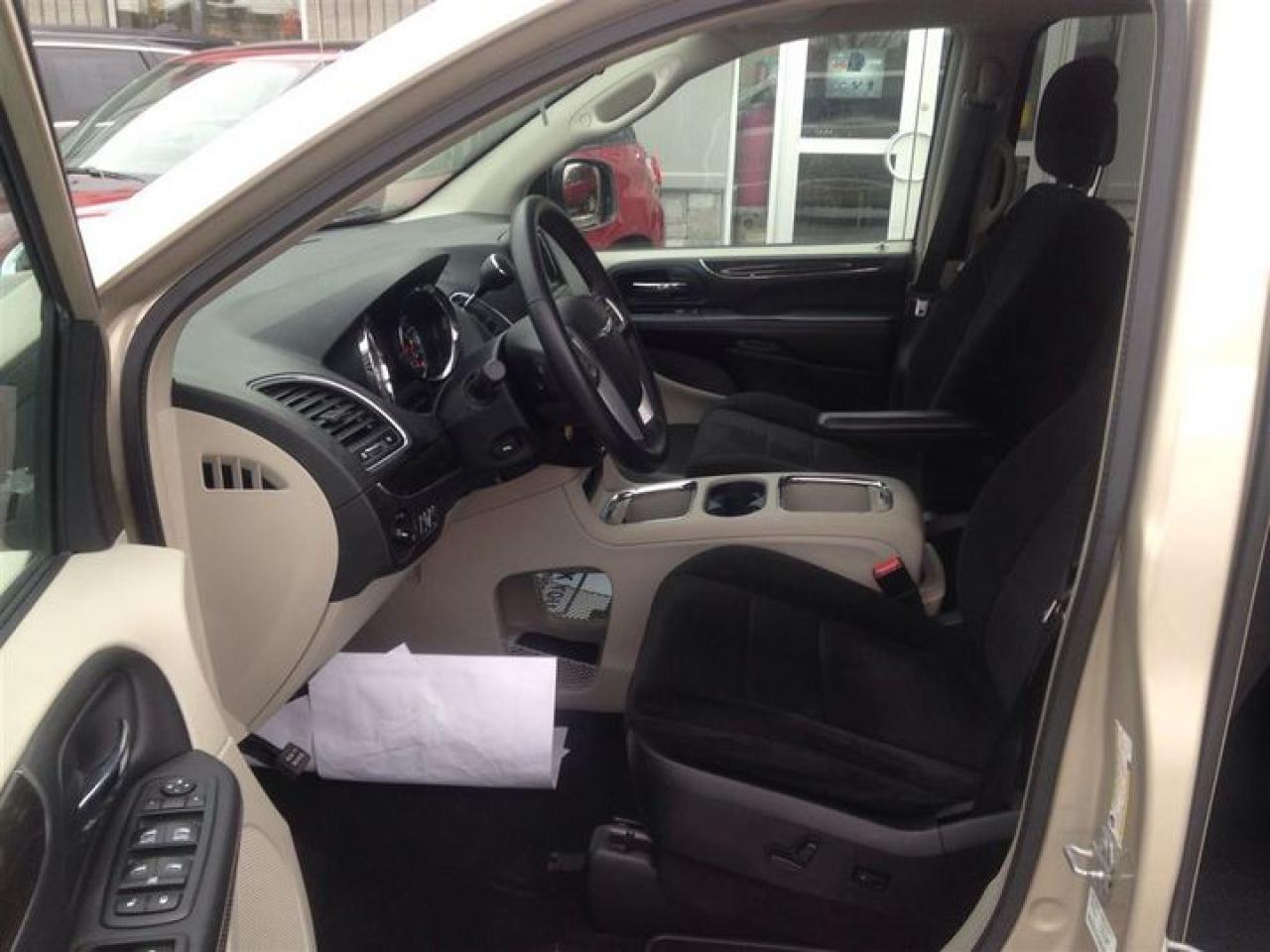 2013 Chrysler Town & Country TOURING Photo4