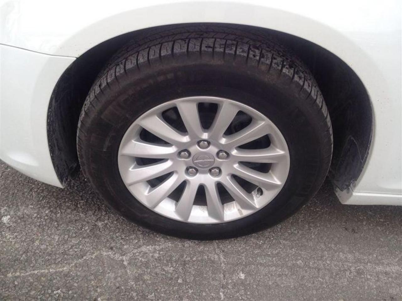 2014 Chrysler 300 TOURING LEATHER,8.4 TOUCHSCREEN,HEATED FRONT SEATS Photo4