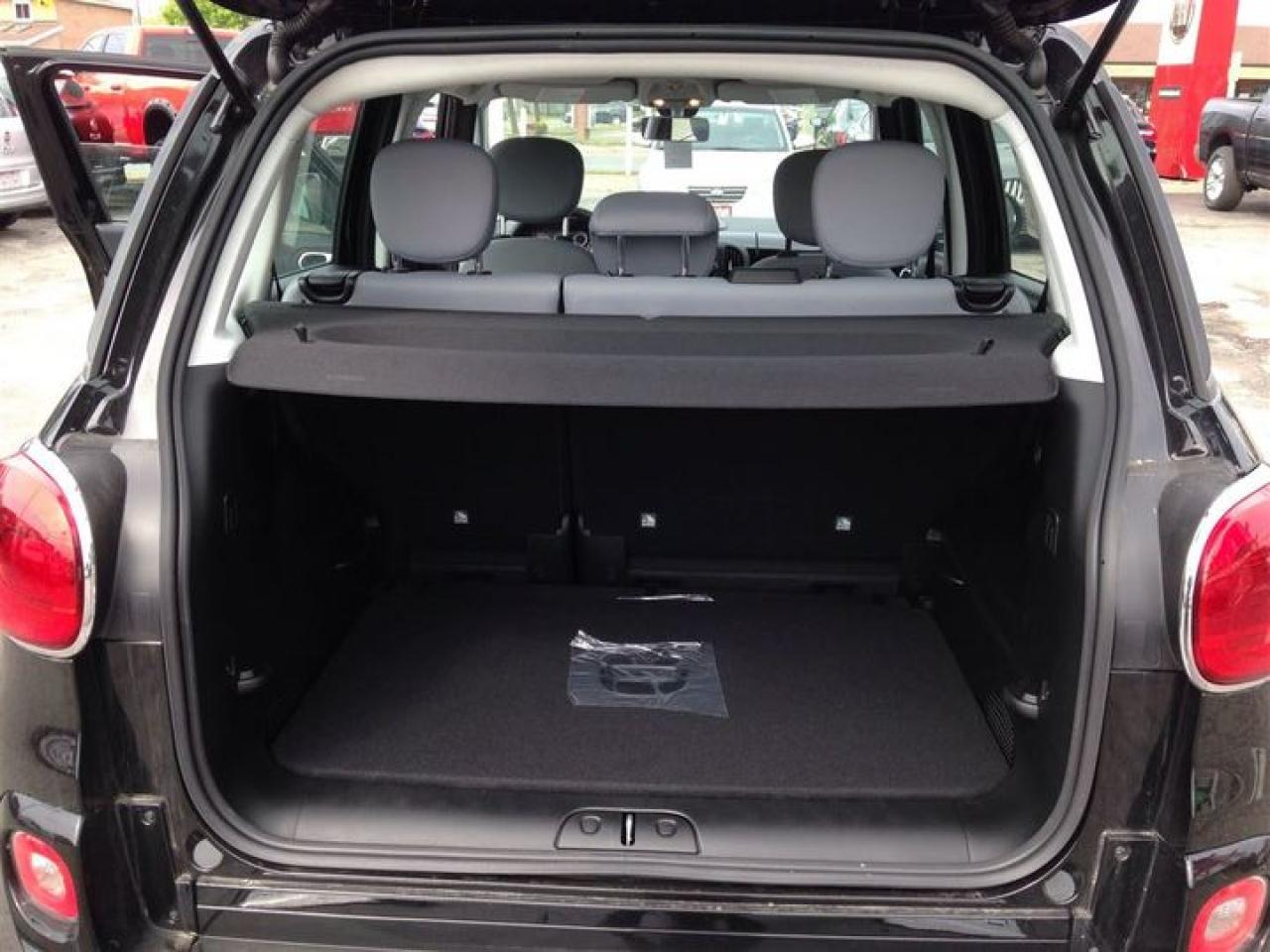 2014 Fiat 500 L Pop ***PANORAMIC MOONROOF***CARGO SHELF*** Photo3