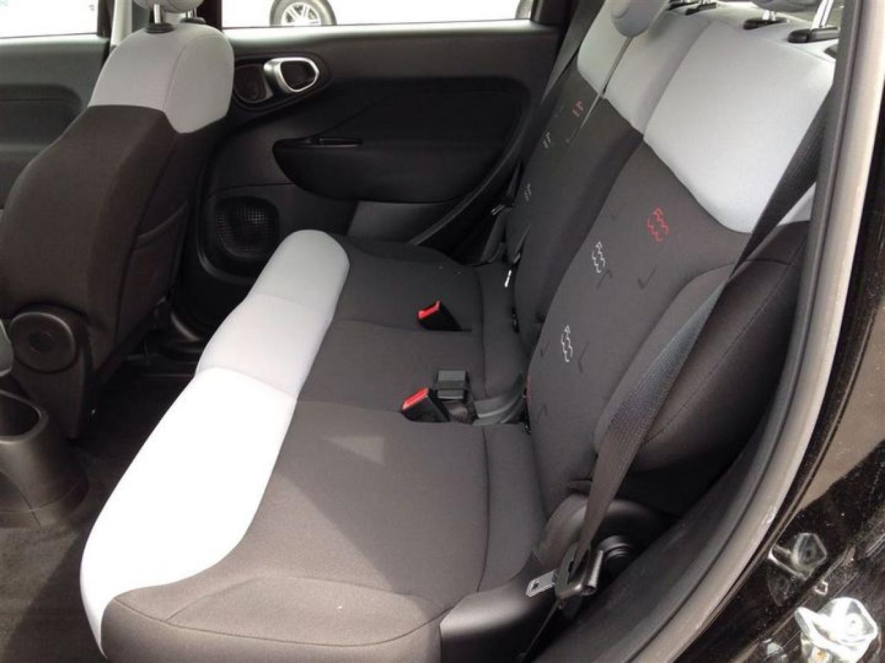 2014 Fiat 500 L Pop ***PANORAMIC MOONROOF***CARGO SHELF*** Photo4